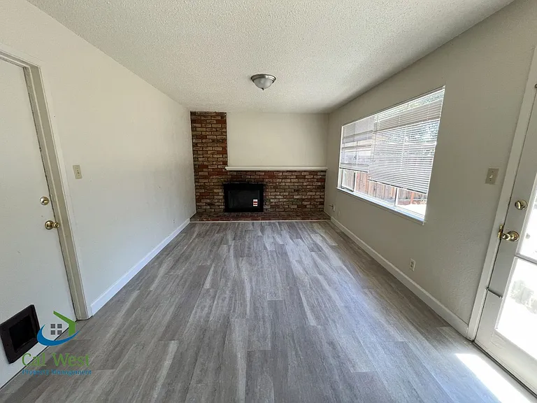 10600 E Estates Dr — Photo 12