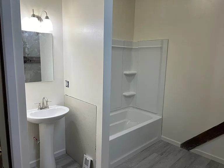 206 Main St #4 — Photo 5