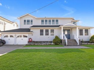 36 Brockmeyer Dr, Massapequa, NY 11758