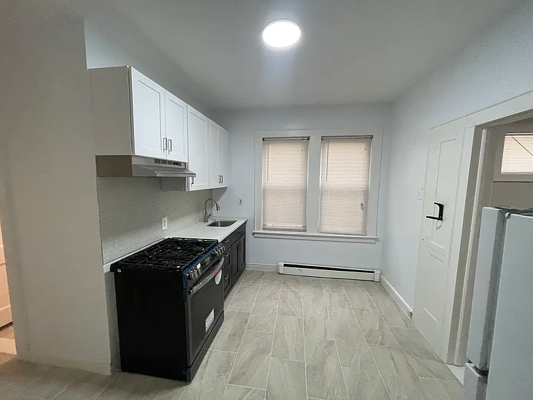 16-20 Walter Pl #2B — Photo 3