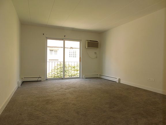 5th image of 4036 N California Ave #204