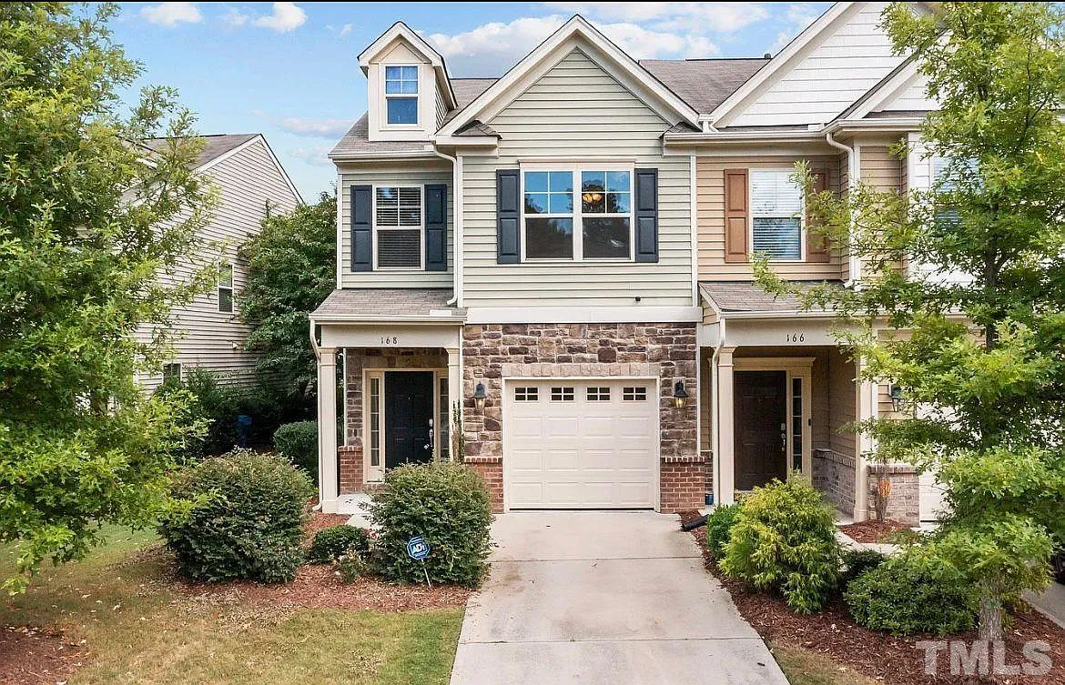 3 bed, 2.5 bath, 1670 sqft, $2,095 — Photo 1