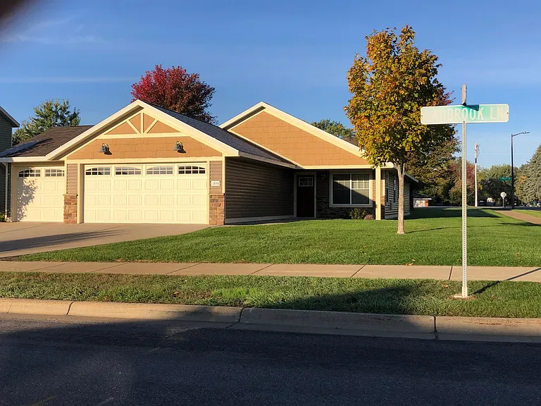 1801 Ladbrook Ln — Photo 1