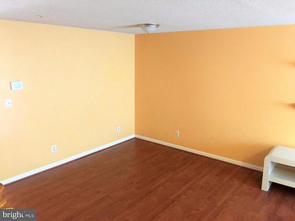 4th image of 1331 Foxglove Sq