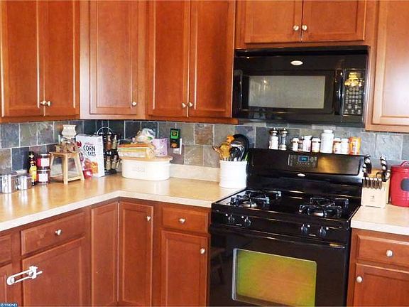 3rd image of 355 Wilmore Dr