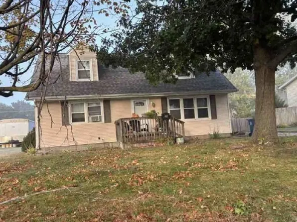 1427 Woods Ave, Camanche, IA 52730