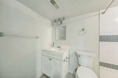 723 K St NE #1 — Photo 8