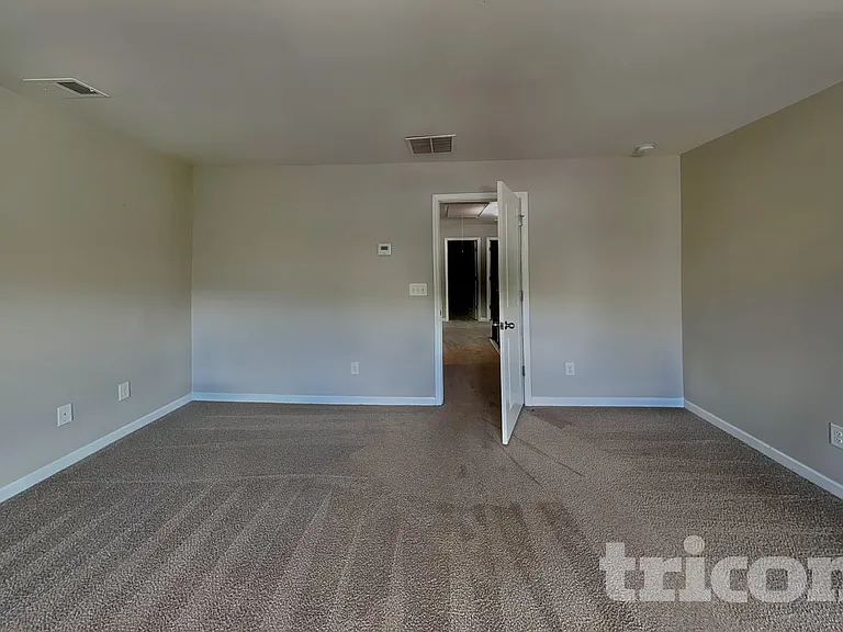 216 Stillwood Dr — Photo 7