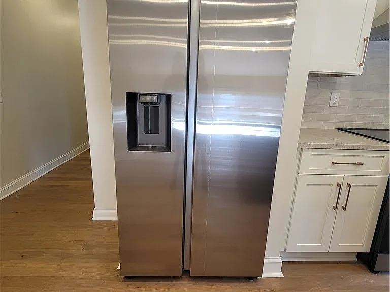 884 Main St #4 — Photo 5