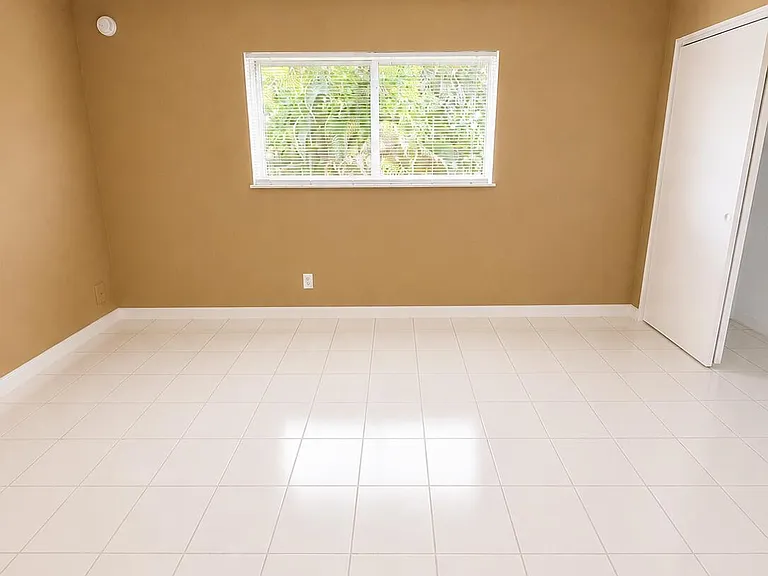 1150 NE 17th Ct #11 — Photo 7