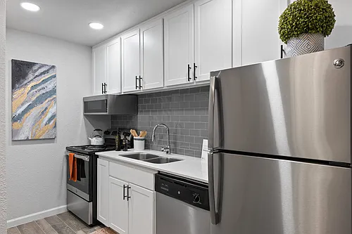 Delano Apartments Photo 1