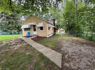 1086 Bruce Rd, Akron, OH 44306