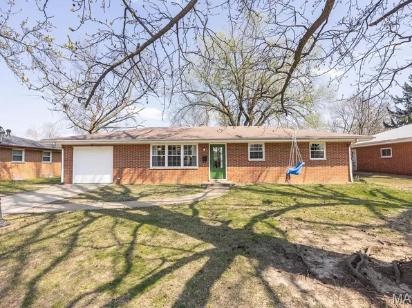 4 Lancelot Dr, Belleville, IL 62226