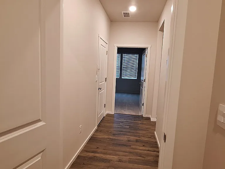 1454 NE Boxcar Dr — Photo 15