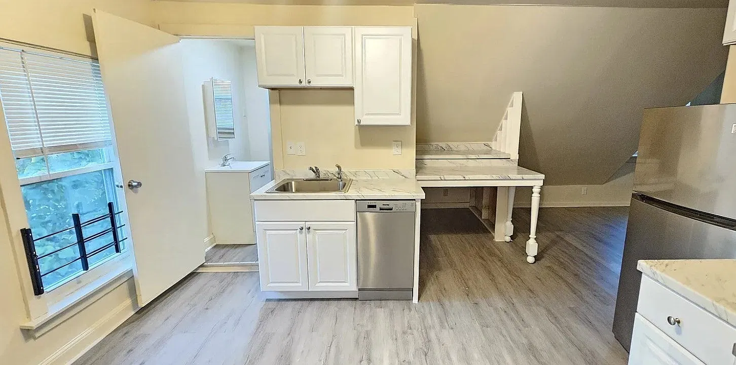 2 bed, 600 sqft, $1,900 — Photo 3