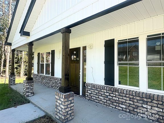 2nd image of 132 Buck Shoals Cir