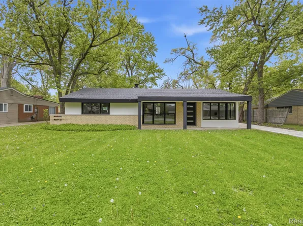 2483 Walce Dr, West Bloomfield, MI 48324