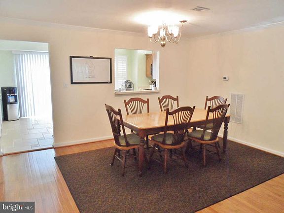 5th image of 5490 Middlebourne Ln