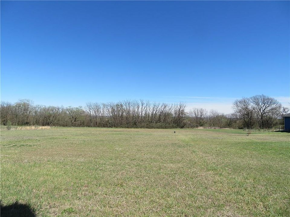 2nd image of Lookout Rd