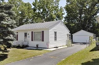 1st image of 820 Drury Ln