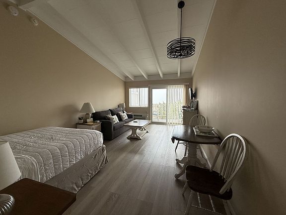 3rd image of 2166 Montauk Hwy #40