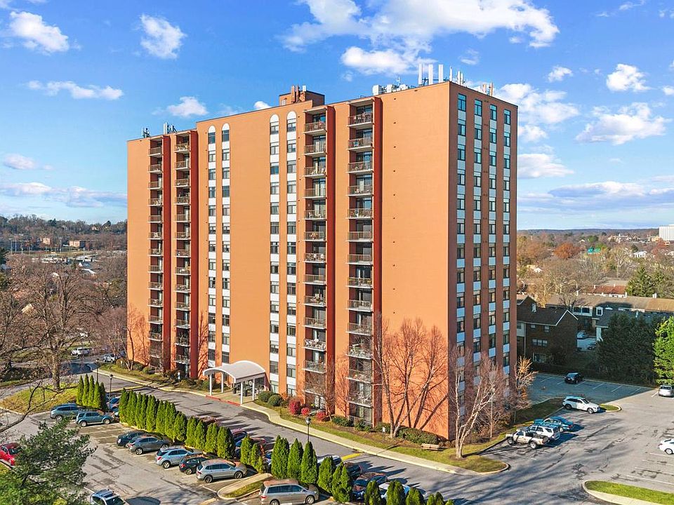 1st image of 1 Smeton Pl APT 402