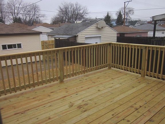 3rd image of 3600 N Oconto Ave