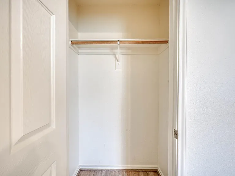 1511 N Claremont Cir — Photo 9