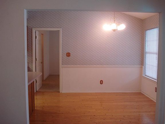 4th image of 3320 Country Meadow Ln