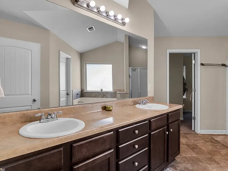 143 Dustin Dr — Photo 6