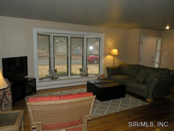 4th image of 608 Wyma Pl