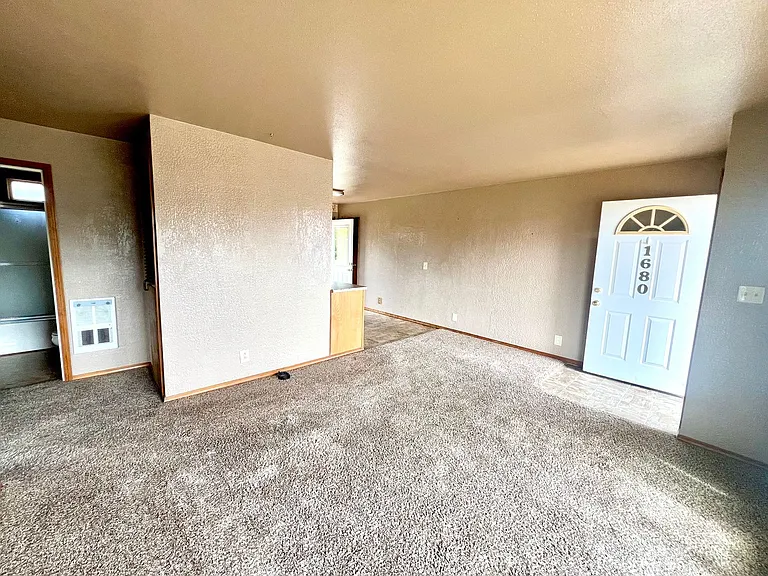 1680 Garfield St — Photo 3