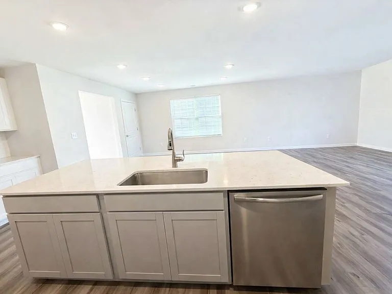 193 Brentwood Dr — Photo 3