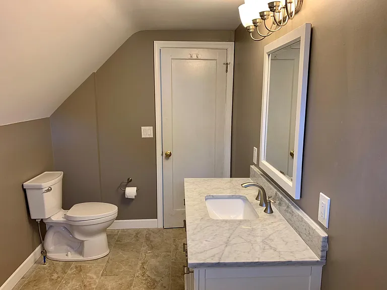 235 Everhard Rd SW — Photo 7