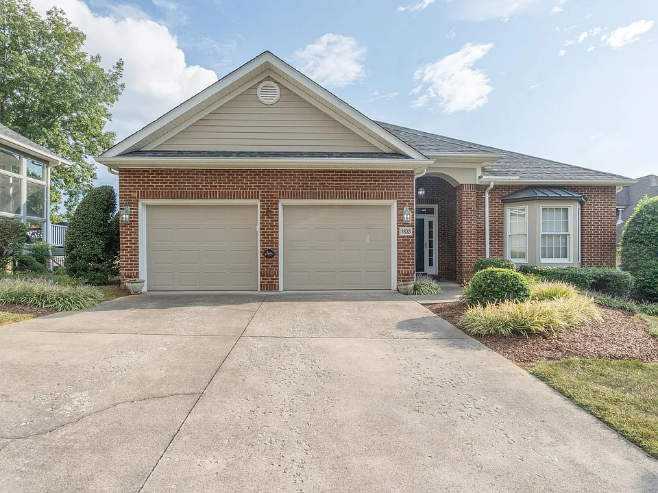 1833 Waters Edge Dr