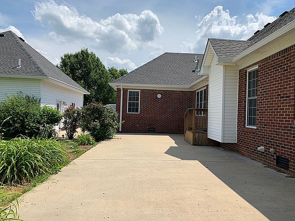 3rd image of 563 Farmer Ln