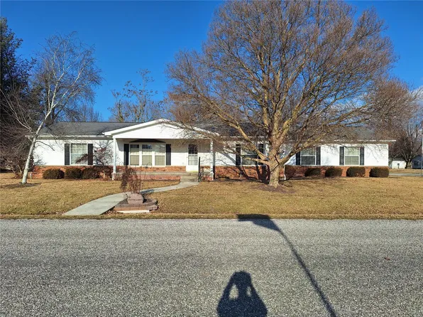 503 E Sparks St, Raymond, IL 62560