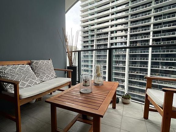 5th image of 1000 Brickell Plz #2507