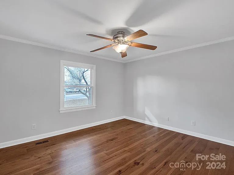 846 S Magnolia St — Photo 8
