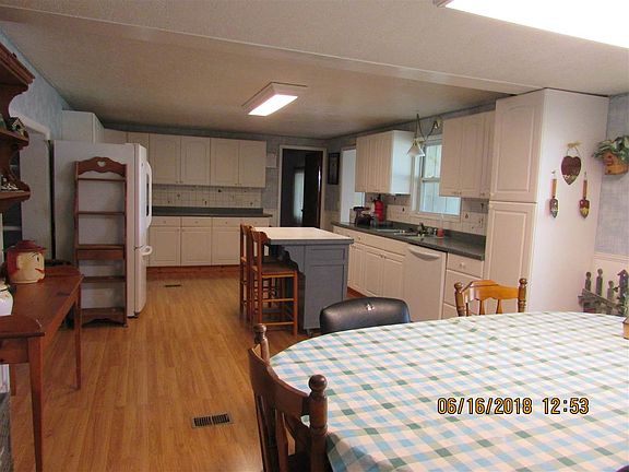 3rd image of 10208 W Poplar St