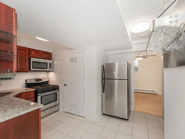 351 1st St #B — Photo 6