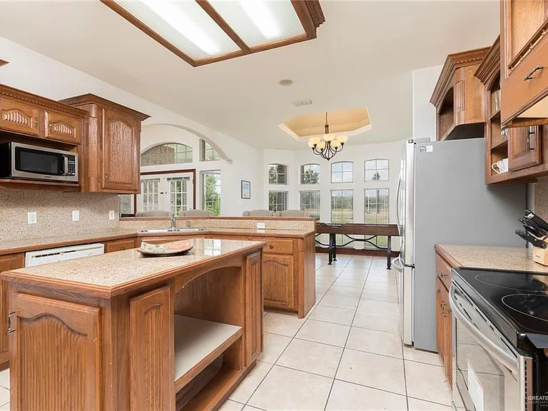 1213 Rhett Dr — Photo 6