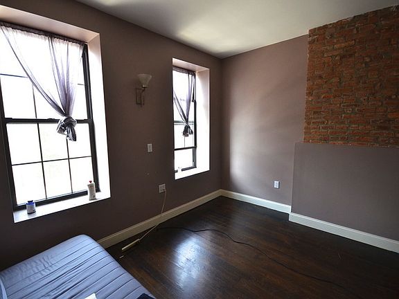 5th image of 528 Chauncey St APT 3L