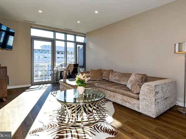 6506 America Blvd APT 807, Hyattsville, MD 20782