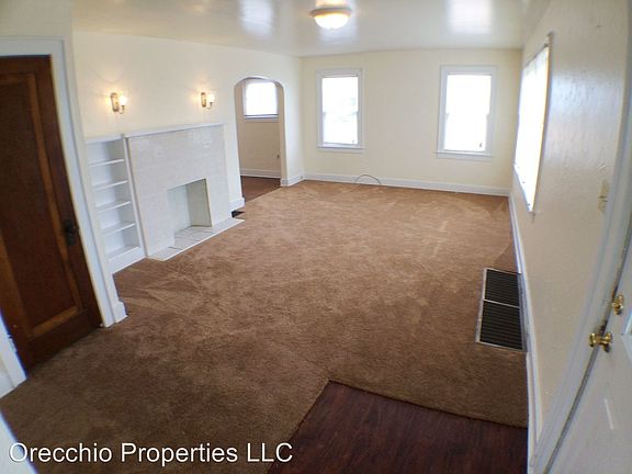 2nd image of 423 Buena Vista Blvd
