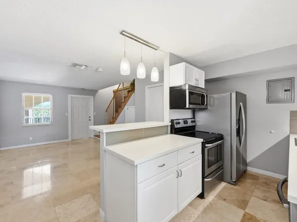 905 NE 28th Street #206, Wilton Manors, FL 33334