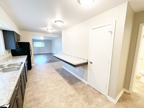 5th image of 545 Tomlinson Dr
