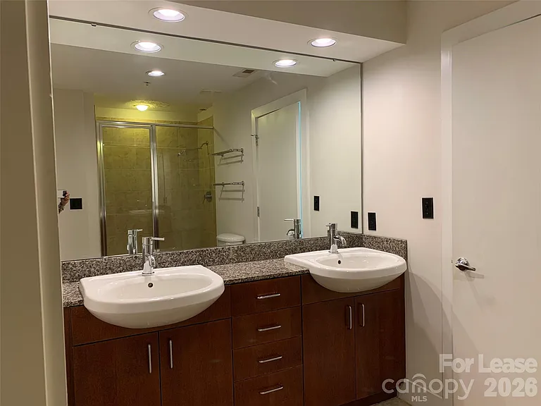 505 E 6th St #1305 — Photo 20