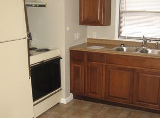 107 W Broadway APT B, Trenton, IL