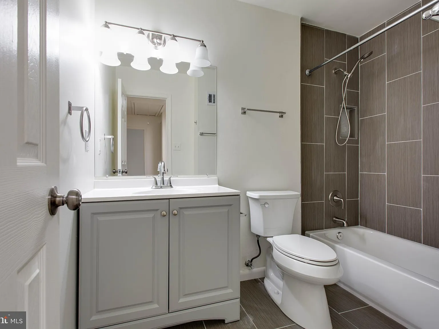 3 bed, 2.5 bath, 1632 sqft, $2,700 — Photo 1